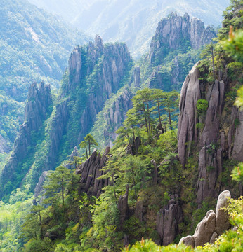 黄山峭壁