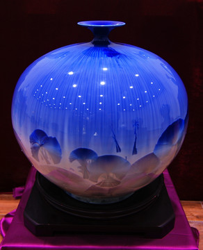 晶华瓷 瓷瓶 玉石花瓶