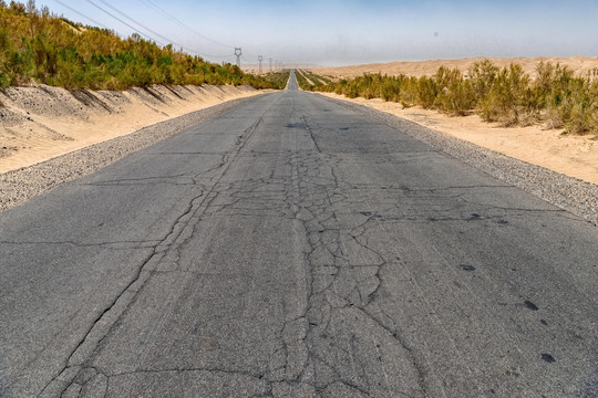 新疆轮台沙漠公路