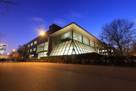 北京大学校园农园食堂餐厅夜景