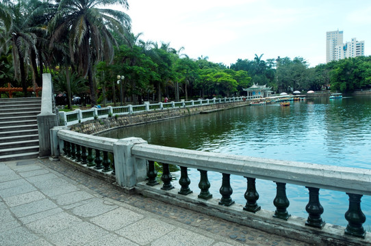 水池边景观