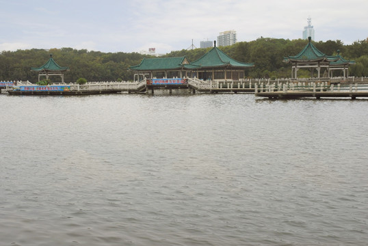 武汉东湖 濒湖画廊
