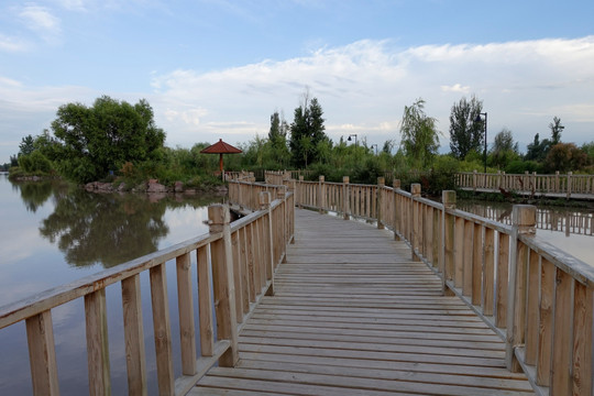 木栈道桥