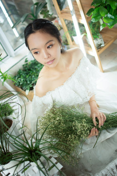 花草工作室里的女孩
