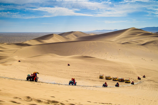 沙漠摩托车骑游