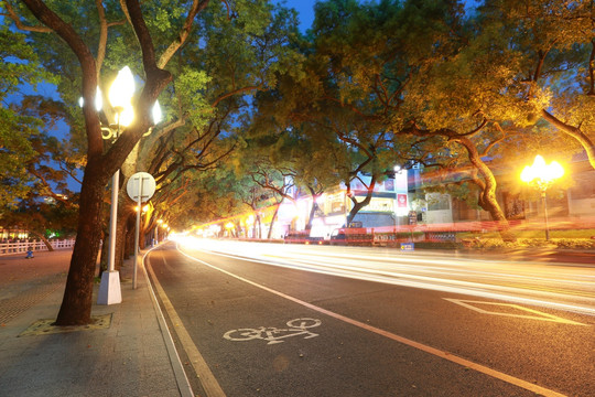 惠州街道夜景车流