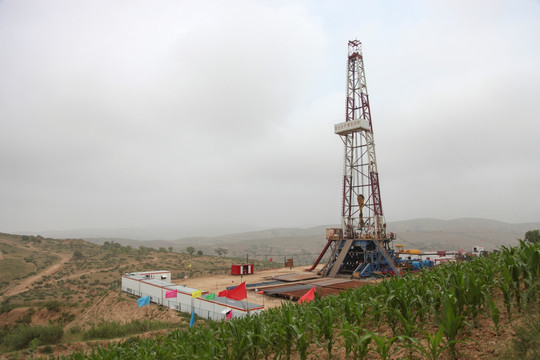 石油开采 钻井井架