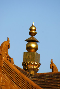 中国古建构件 龙吻和佛教莲花座