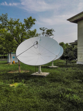 卫星锅 卫星信号接收器