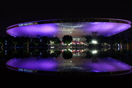 梅赛德斯奔驰文化中心夜景