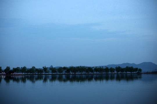 白堤夜景