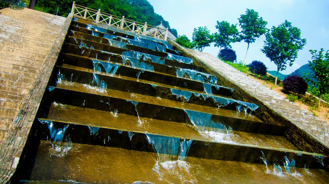 石阶流水