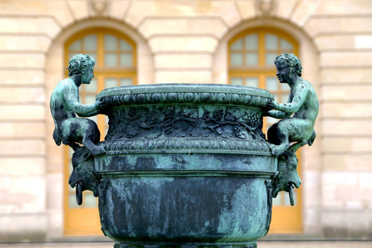 青铜器 铜缸 人物雕塑