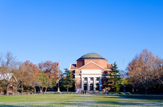 清华大学