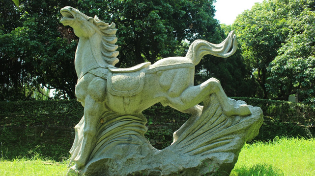 骏马雕像