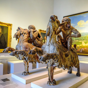 凡尔赛宫猴子与山羊雕塑