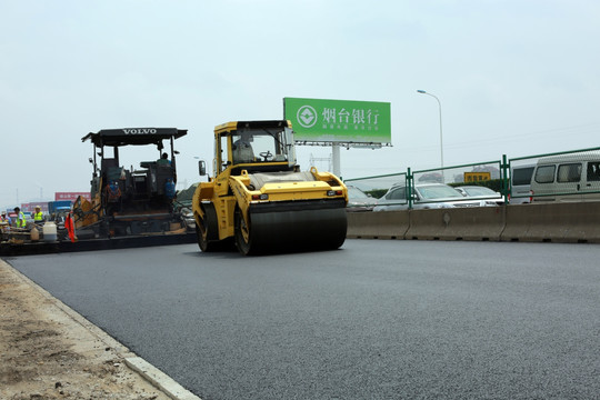 柏油路轧路机