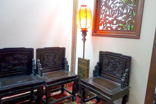 古代红木雕花椅子