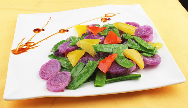 紫薯彩椒炒兰豆