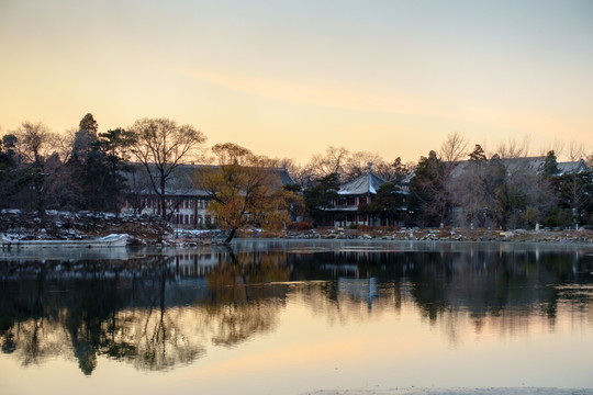 北大未名湖冬景雪景备斋体斋石舫