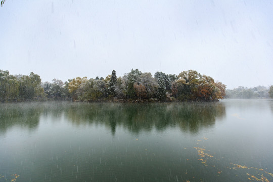北京大学校园风光未名湖冬天雪景