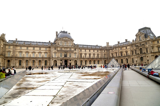 巴黎 卢浮宫 侧楼 广场