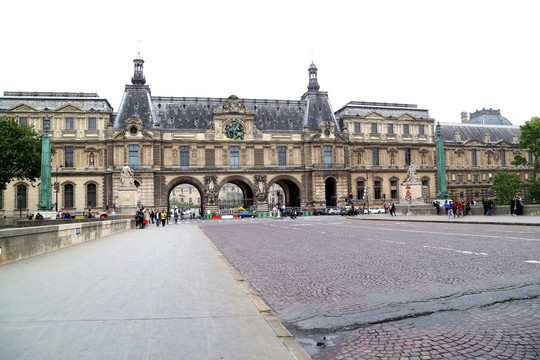 法国巴黎 卢浮宫 广场门楼