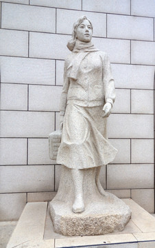 延安人物 女人雕塑