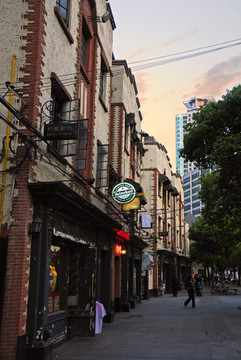 上海华山路上的酒吧街