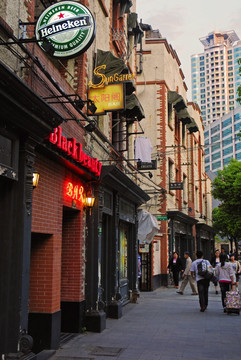 上海华山路上的酒吧街