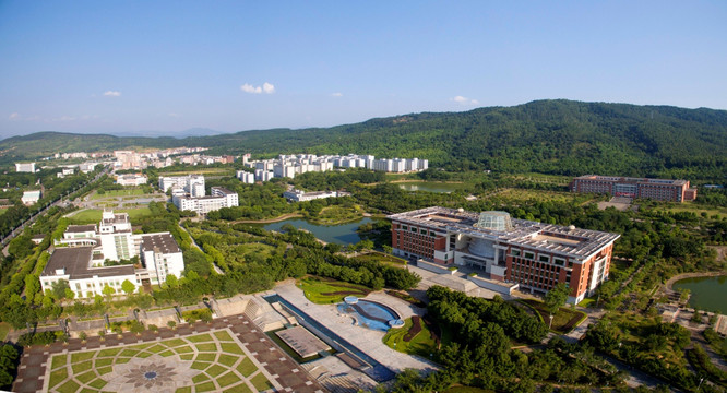 韶关大学新图书馆广场