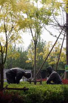 植树造林雕塑