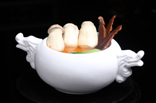 灵芝鸡汤炖野松茸菌