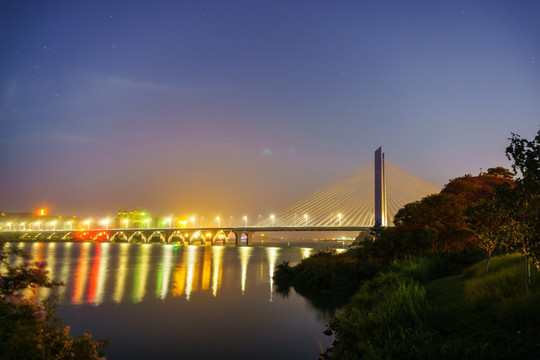 桥梁夜景