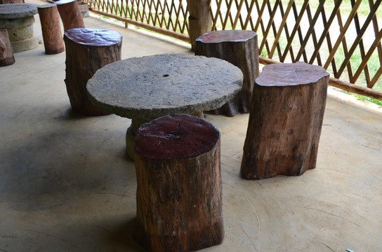 木墩桌椅