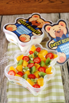 熊孩子酸奶水果盒子