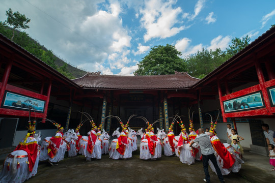 中国民俗特色布马舞