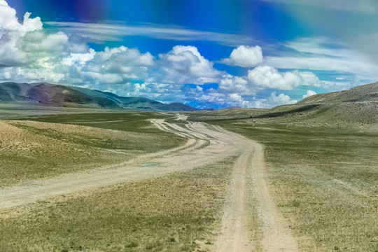 西藏阿里草原道路
