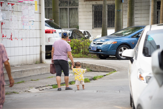 蹒跚学步