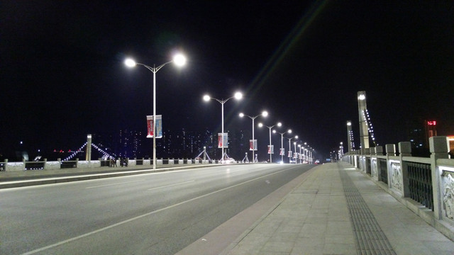 桥夜景