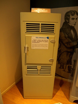 1930年世界第一台内藏式冰箱