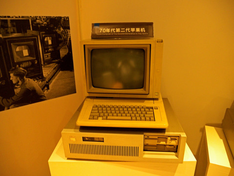 1977年第二代苹果电脑