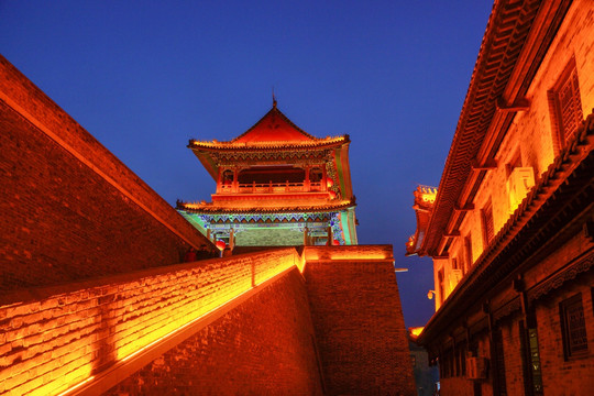 青州古街阜财门楼台夜景