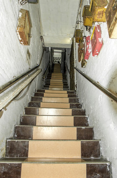 老广州民居狭窄陡峭的楼梯