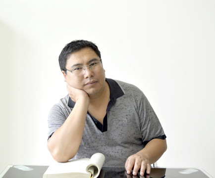 男人 肖像 人像 托下巴