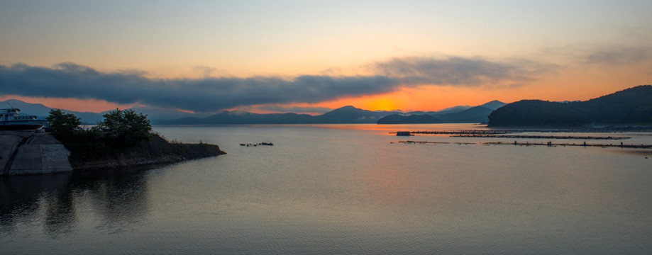 桓龙湖日出