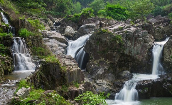 山水 瀑布