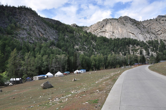 高山 森林 毡房