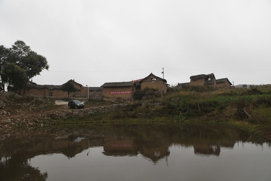 岭上村