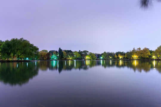 北大未名湖夜景